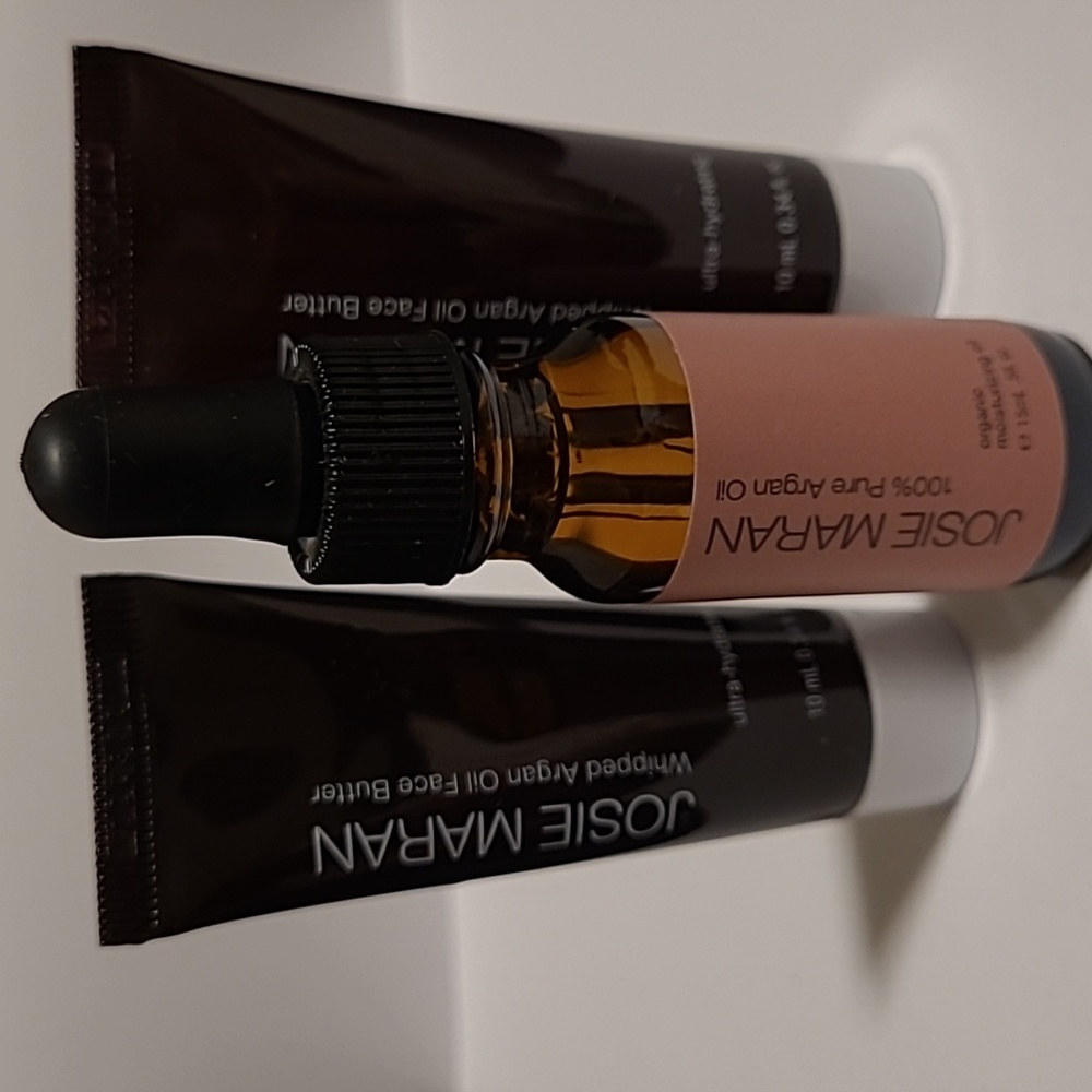Josie Maran 100% Argan Oil Travel Size. BRAND NEW & Includes 2 Free Face Butters